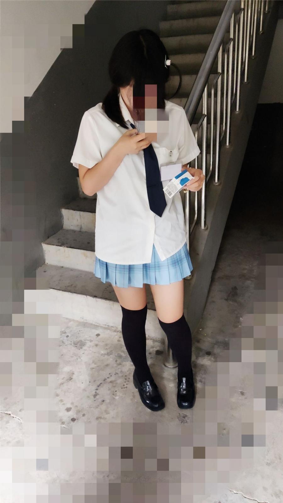 [原创]06年女友很有爱心，拿自己的牛奶喂小猫[25P]
